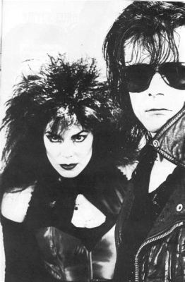  Sisters of Mercy - ゴシックミュージックの美しさに溺れる